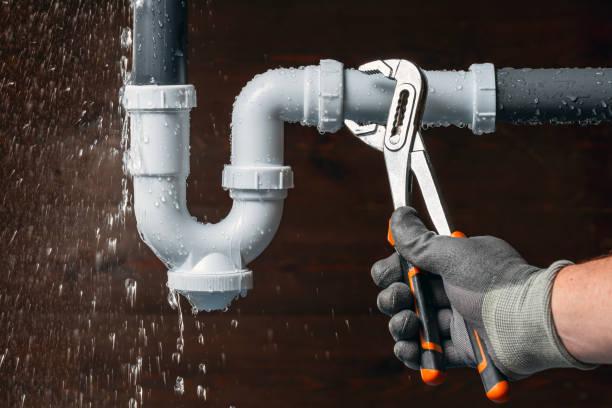 Professional Leak Detection technician working in Plantation, FL